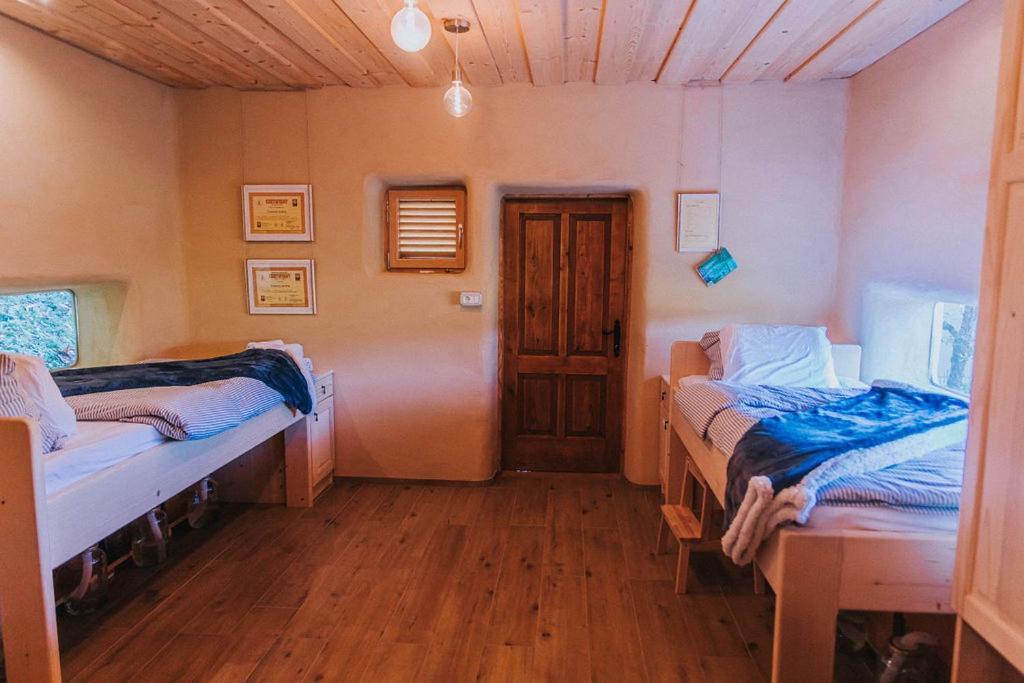 דירות גרוסופליה Sleeping With Bees - Tourist Farm Muha מראה חיצוני תמונה